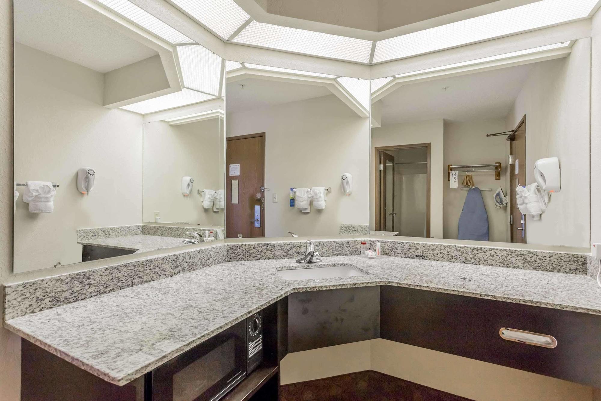 ברנטווד Comfort Inn & Suites מראה חיצוני תמונה